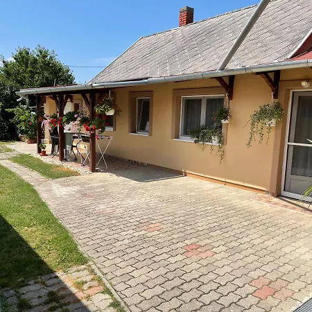 Zsigmond Vendeghaz بيت للعطل *