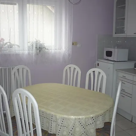 بيت للعطل Zsigmond Vendeghaz *